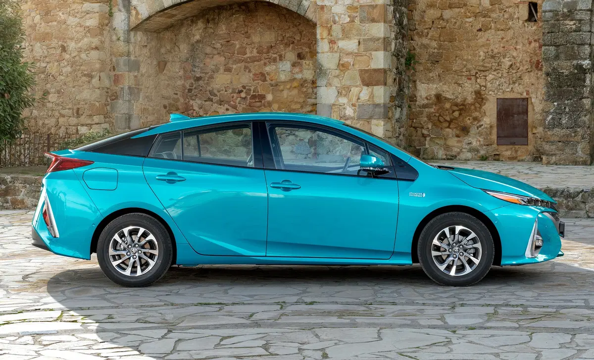 Toyota Prius Plug-in (2017-23) (4)