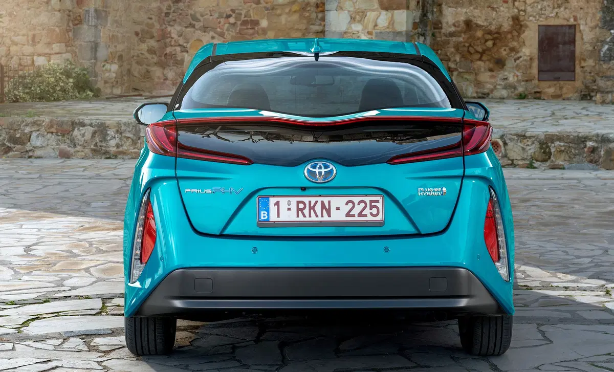 Toyota Prius Plug-in (2017-23) (6)