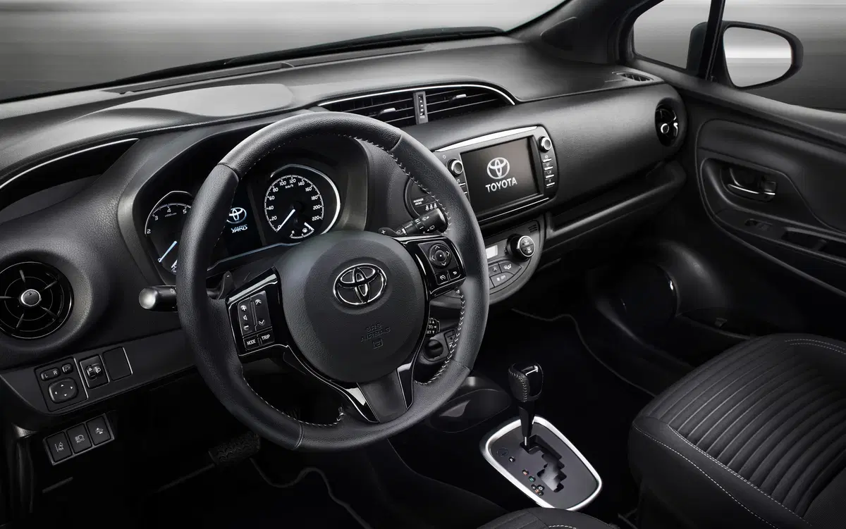 Toyota Prius Plug-in (2017-23) (10)