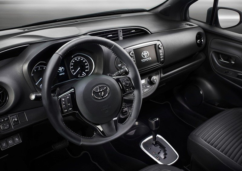 Toyota Prius Plug-in (2017-23) (10)