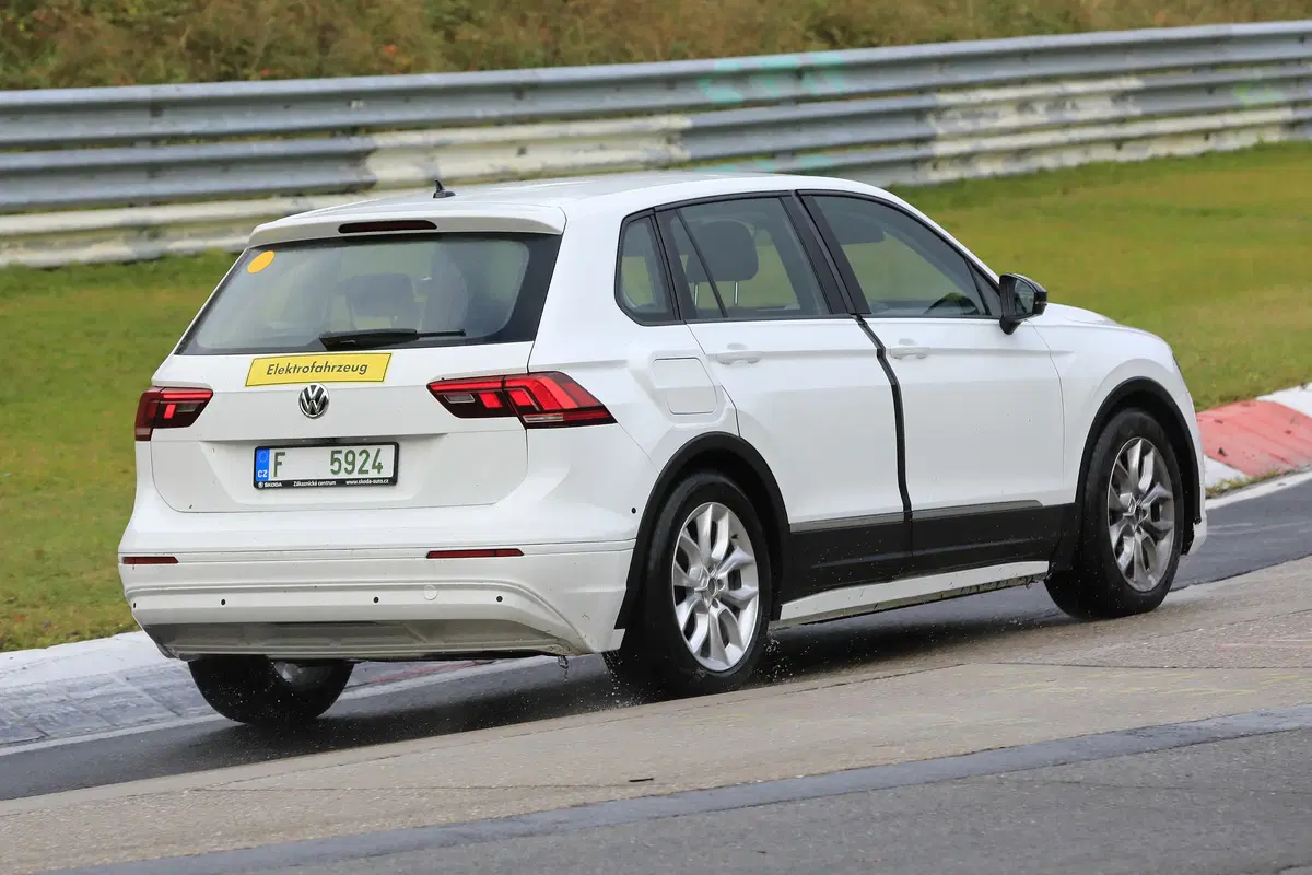 SUV elettrico Skoda, le foto spia (6)