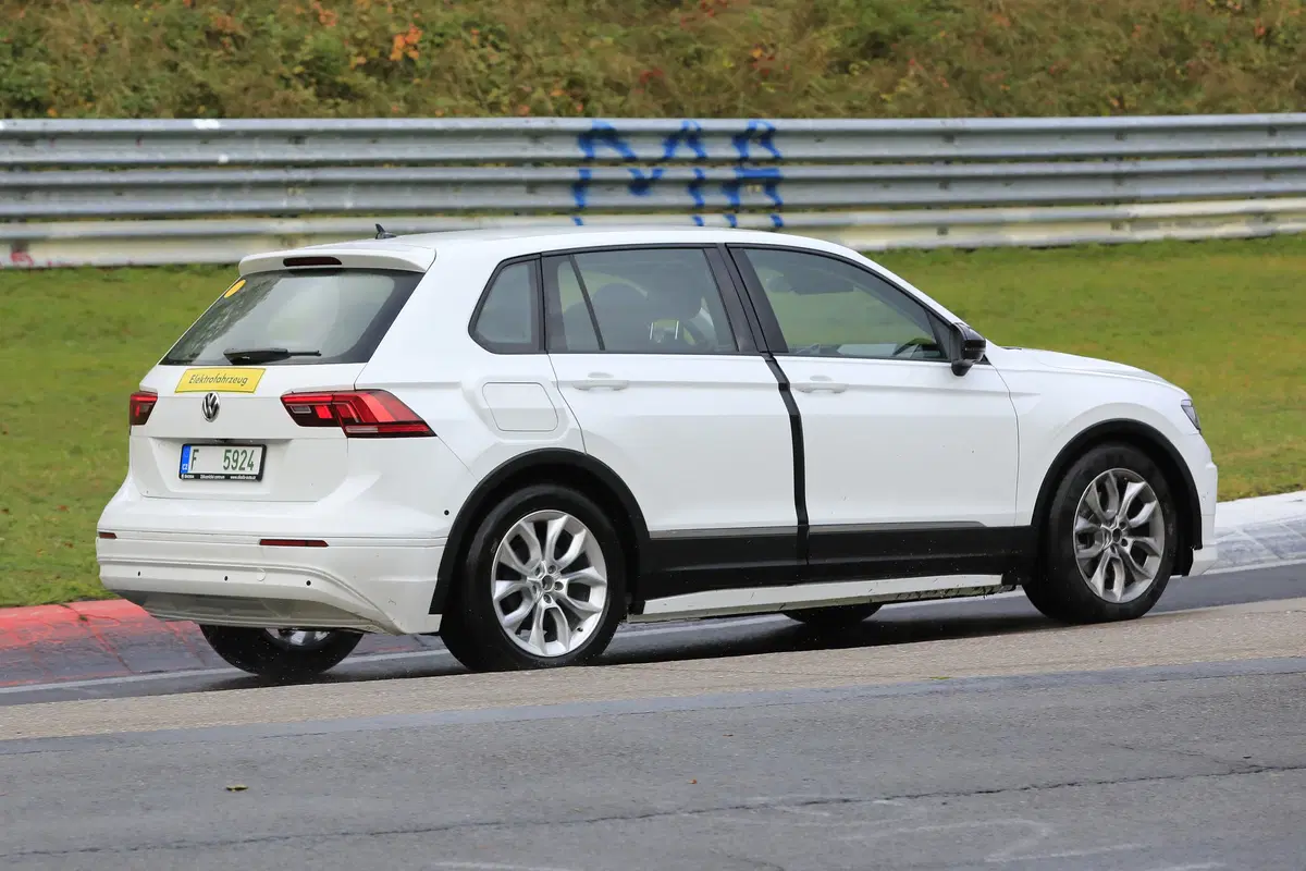 SUV elettrico Skoda, le foto spia (7)