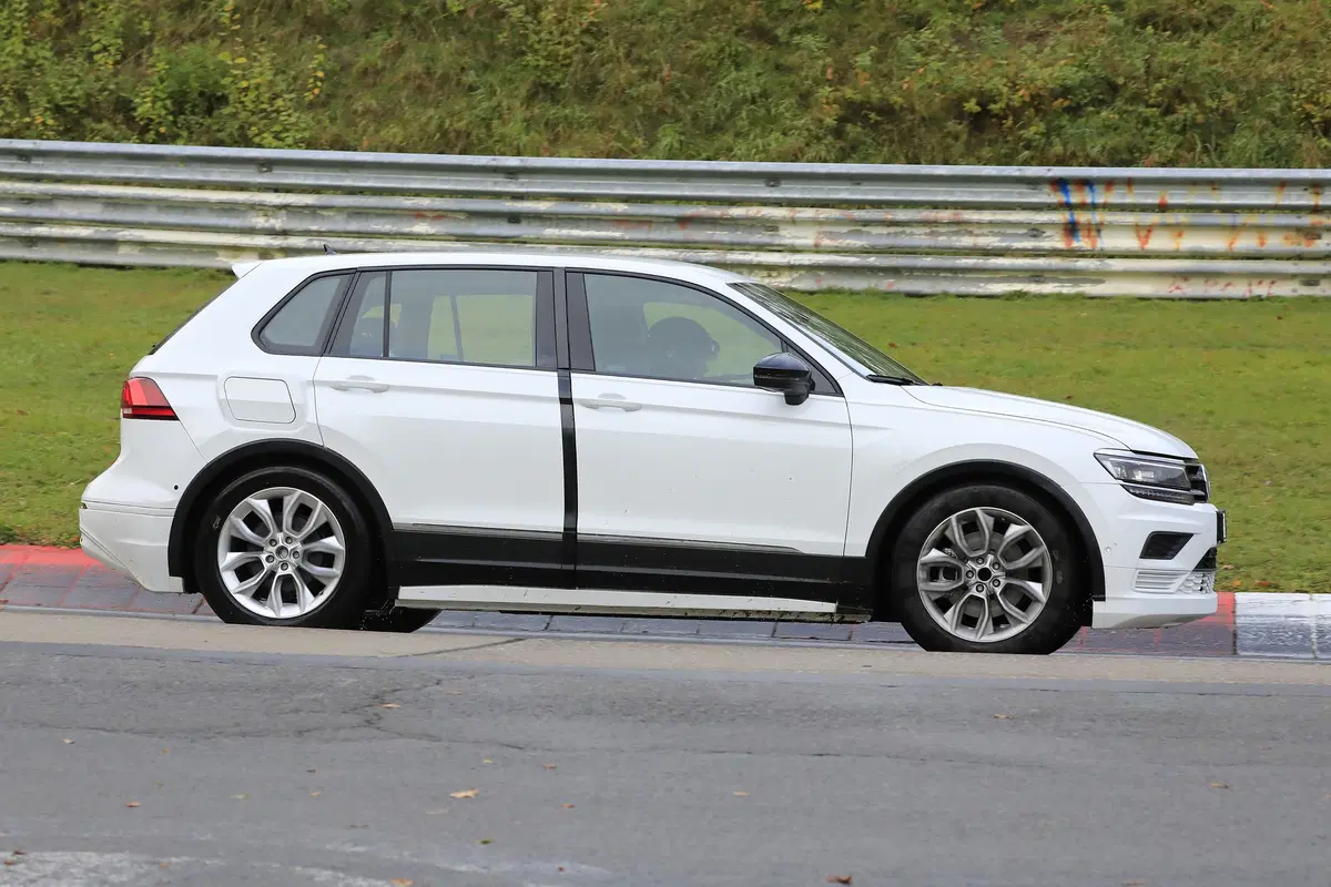 SUV elettrico Skoda, le foto spia (8)