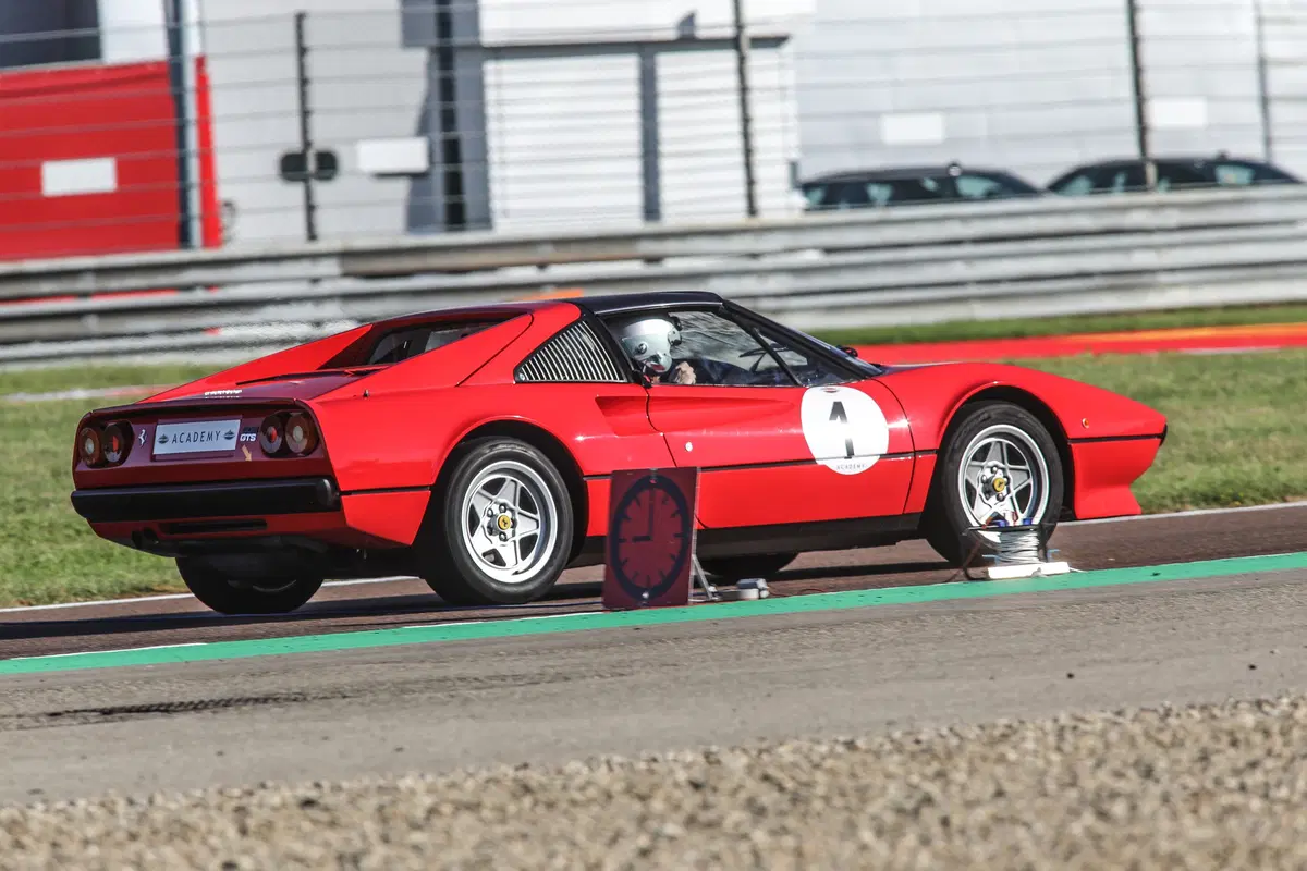 Ferrari Classiche Academy: a scuola guida d’auto d’epoca (5)
