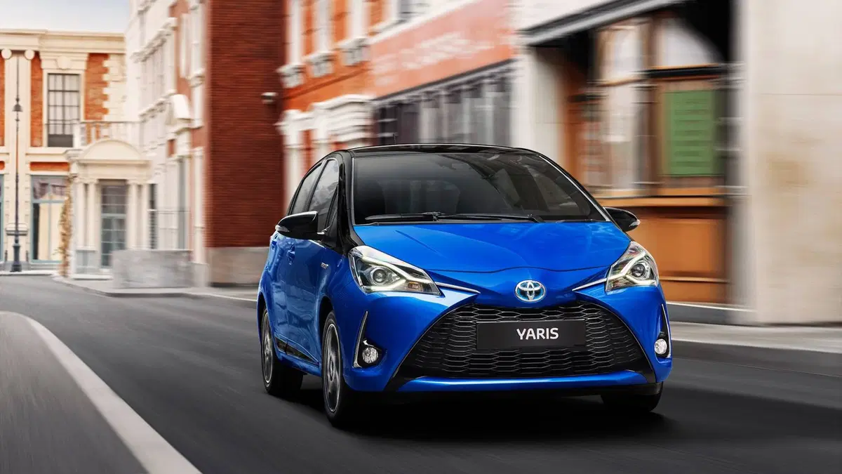Toyota Yaris 1.0 72 CV 3 porte Cool (3)