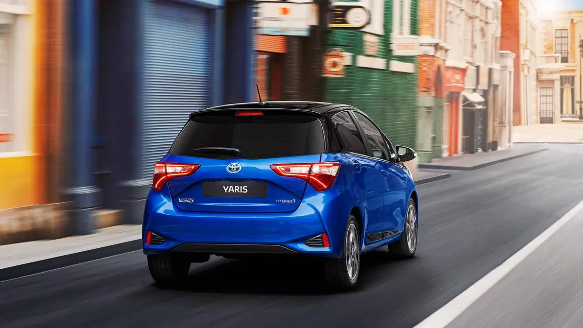 Toyota Yaris 1.0 72 CV 3 porte Cool (5)
