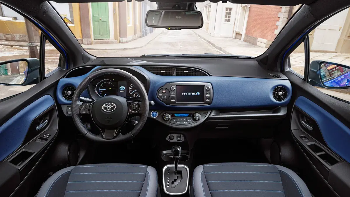 Toyota Yaris 1.0 72 CV 3 porte Cool (15)
