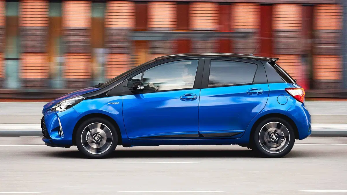 Toyota Yaris 1.0 72 CV 3 porte Cool (2)