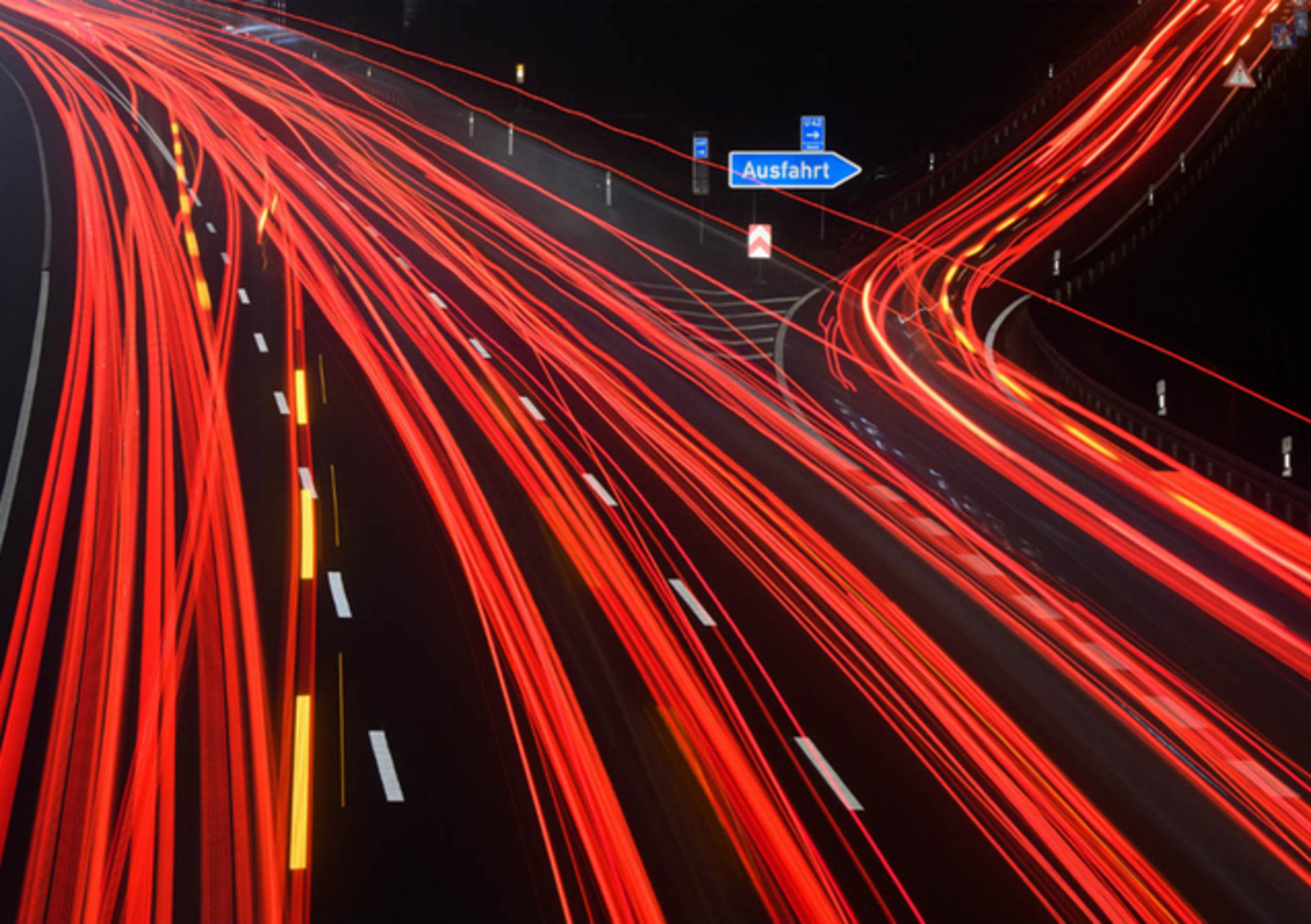 Limite di 130 km/h in autostrada in Germania, proposta bocciata dal Parlamento