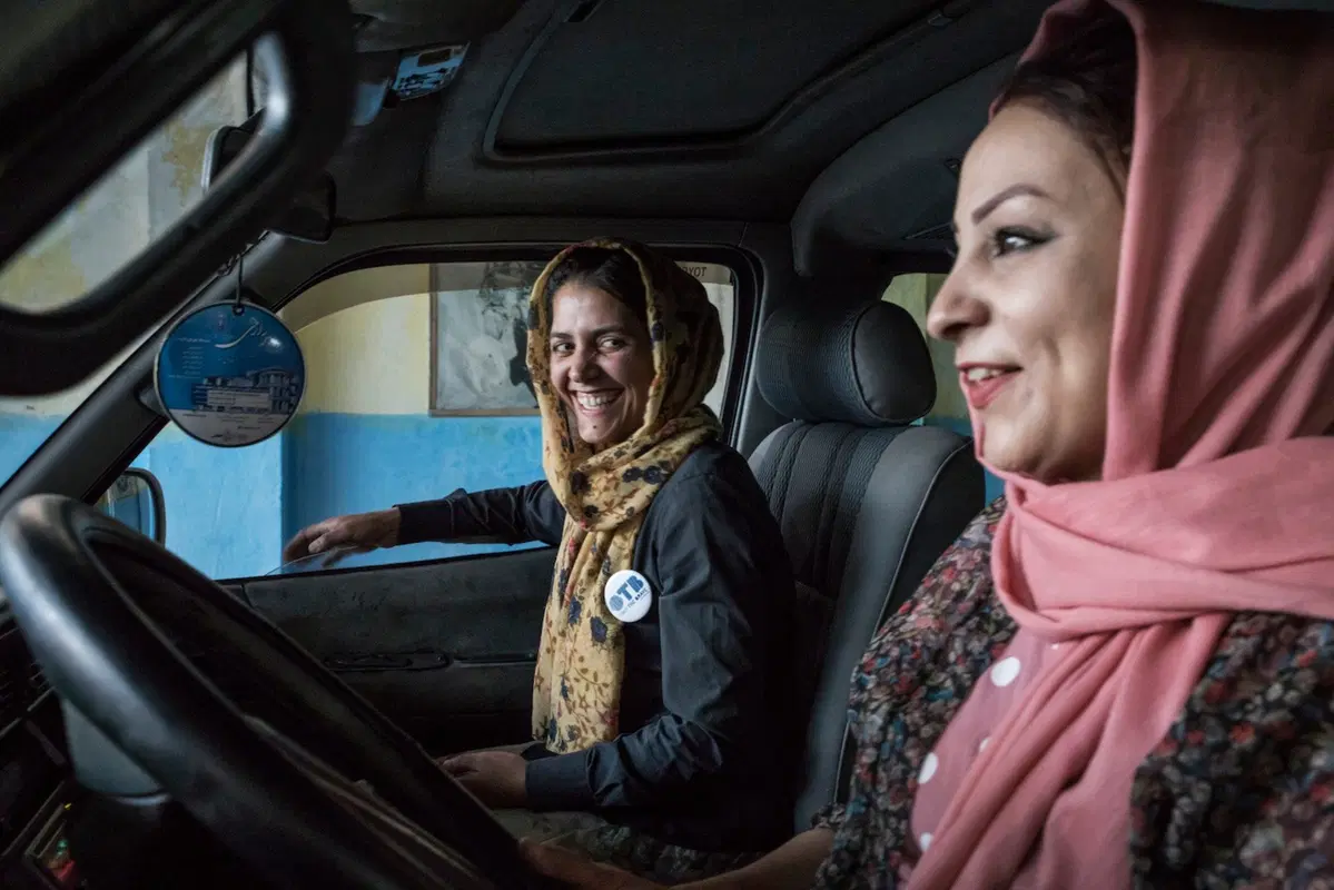 Uno Shuttle Rosa per le donne di Kabul (2)