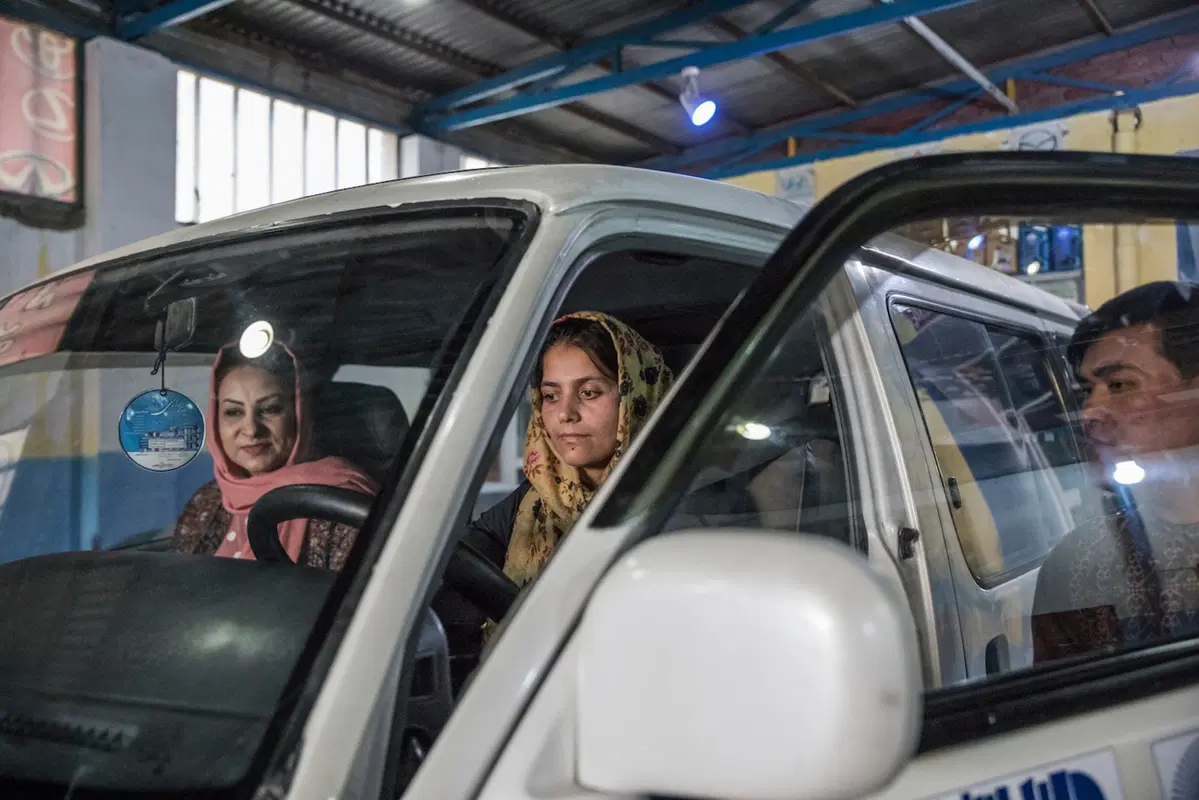 Uno Shuttle Rosa per le donne di Kabul (4)