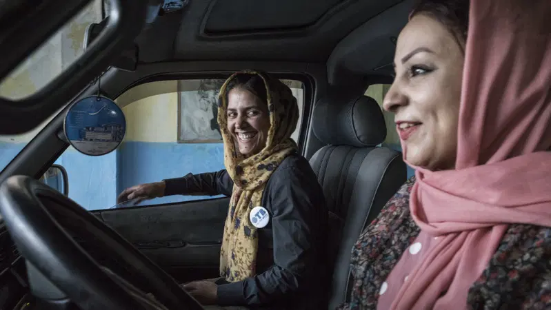 Uno Shuttle Rosa per le donne di Kabul