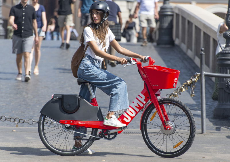 Uber lancia a Roma il bike sharing Jump