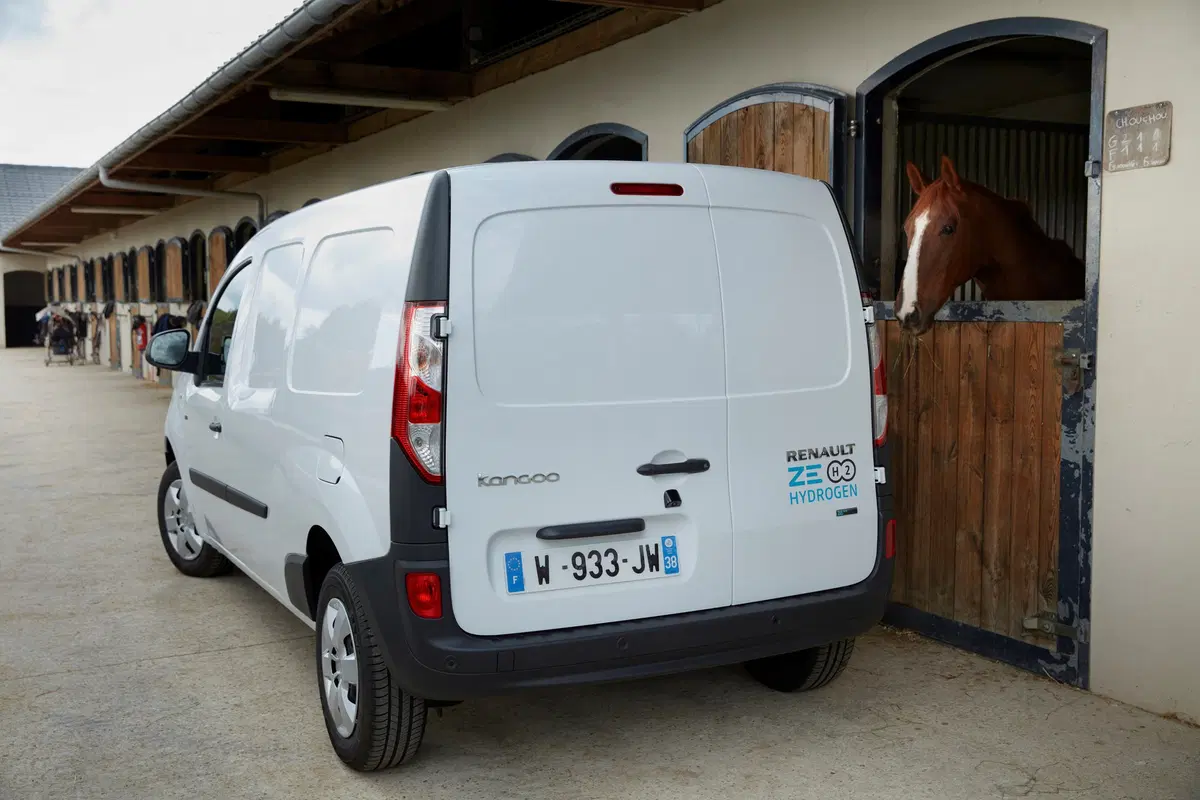 Renault Kangoo e Master: in arrivo gli elettrici a idrogeno (3)