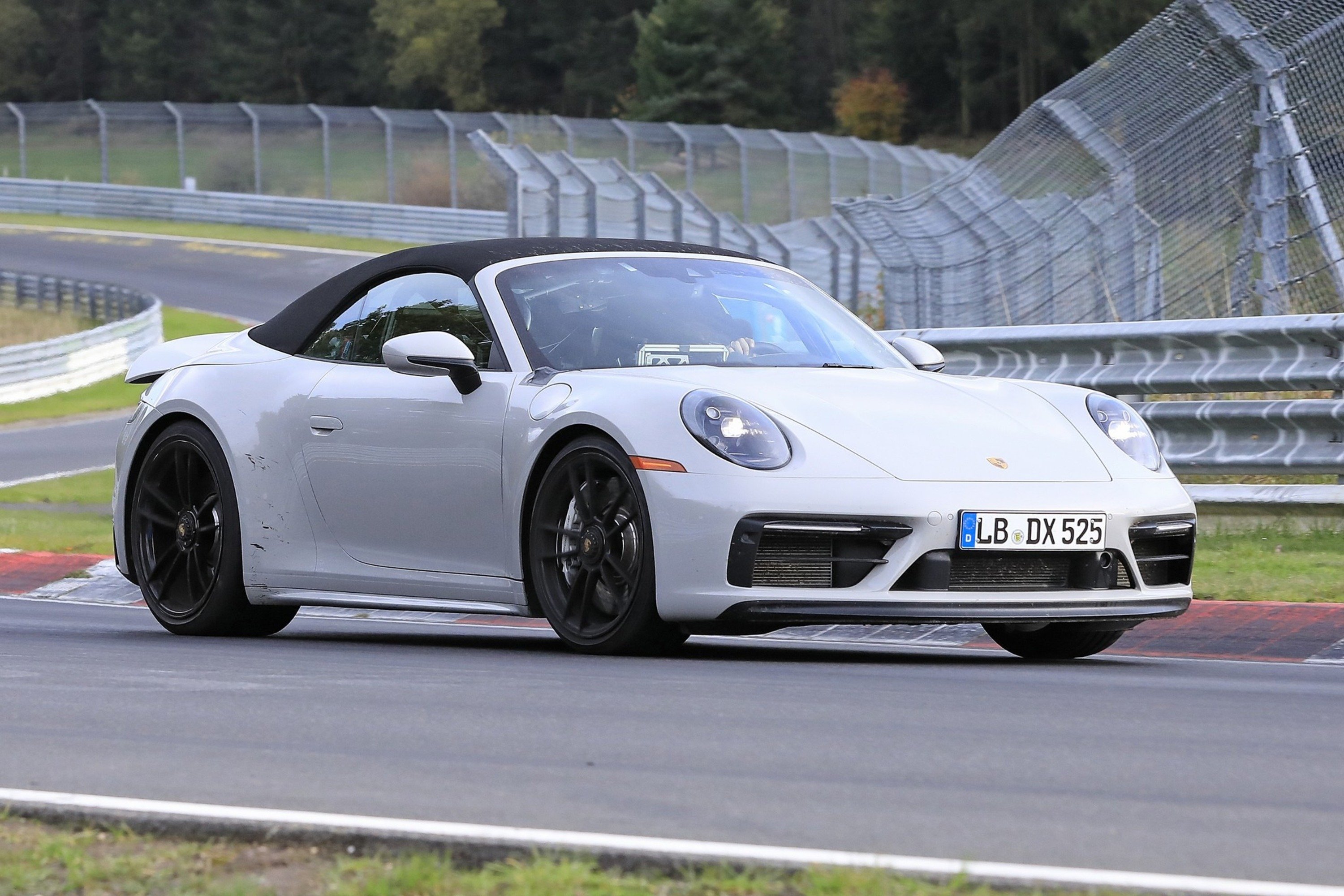 Porsche 911 GTS Cabrio: eccola al Ring [Foto spia]