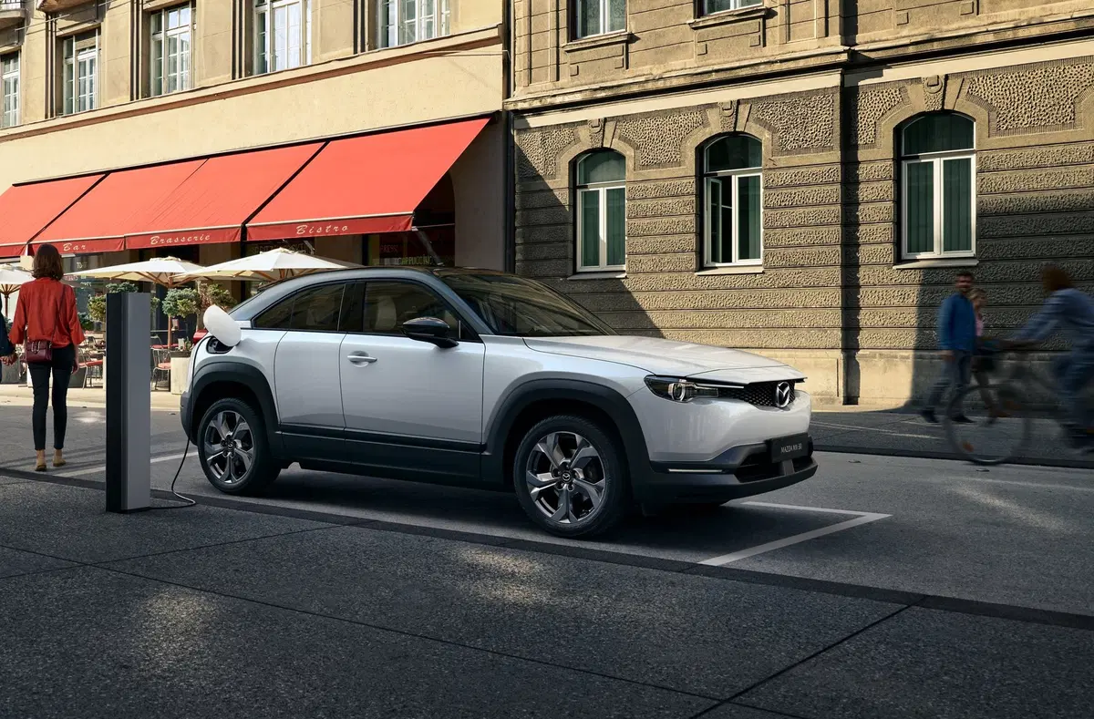 Mazda MX-30: la prima elettrica del Marchio al Salone di Tokyo 2019 (9)
