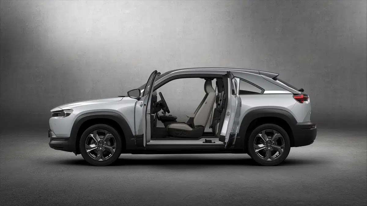 Mazda MX-30: la prima elettrica del Marchio al Salone di Tokyo 2019 (18)