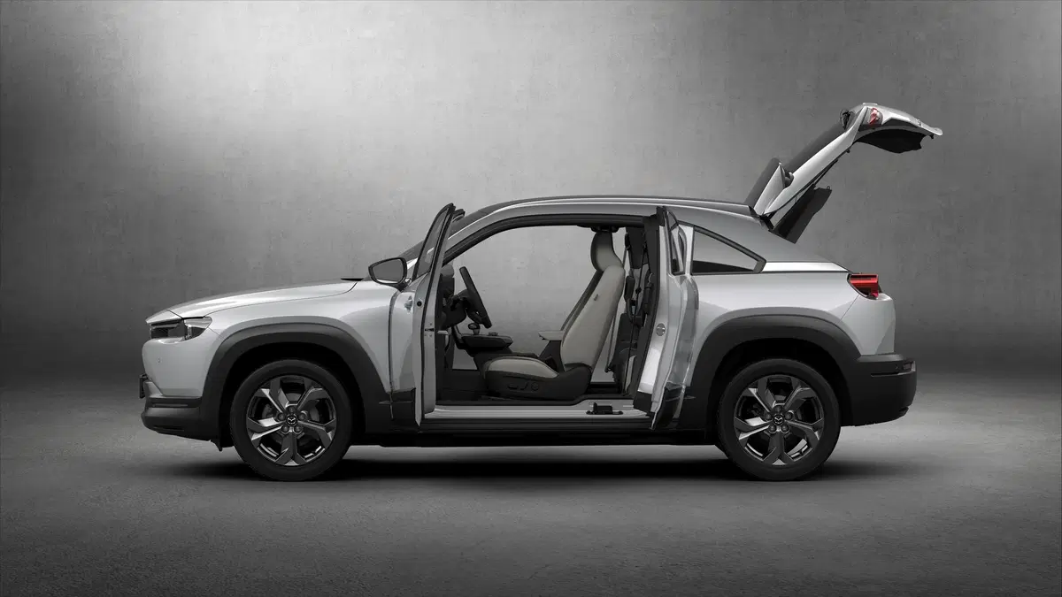 Mazda MX-30: la prima elettrica del Marchio al Salone di Tokyo 2019 (12)