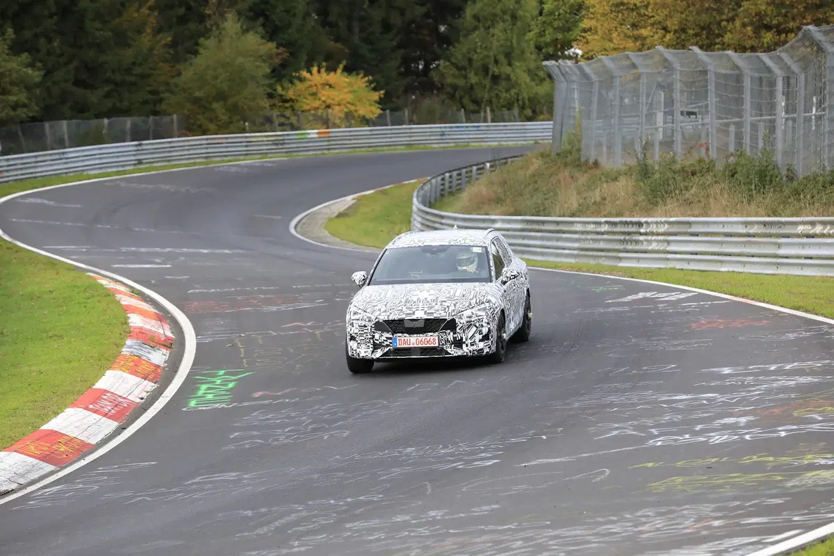 Cupra Leon ST: attesa la station wagon sportiva [Foto spia] (5)