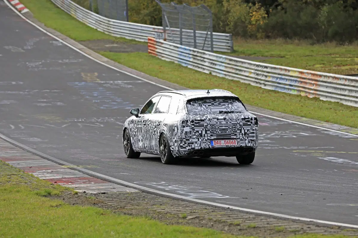 Cupra Leon ST: attesa la station wagon sportiva [Foto spia] (2)