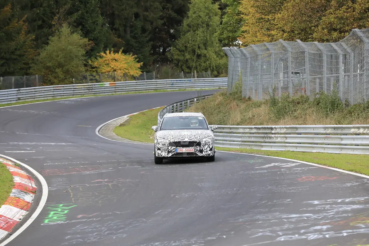 Cupra Leon ST: attesa la station wagon sportiva [Foto spia] (7)