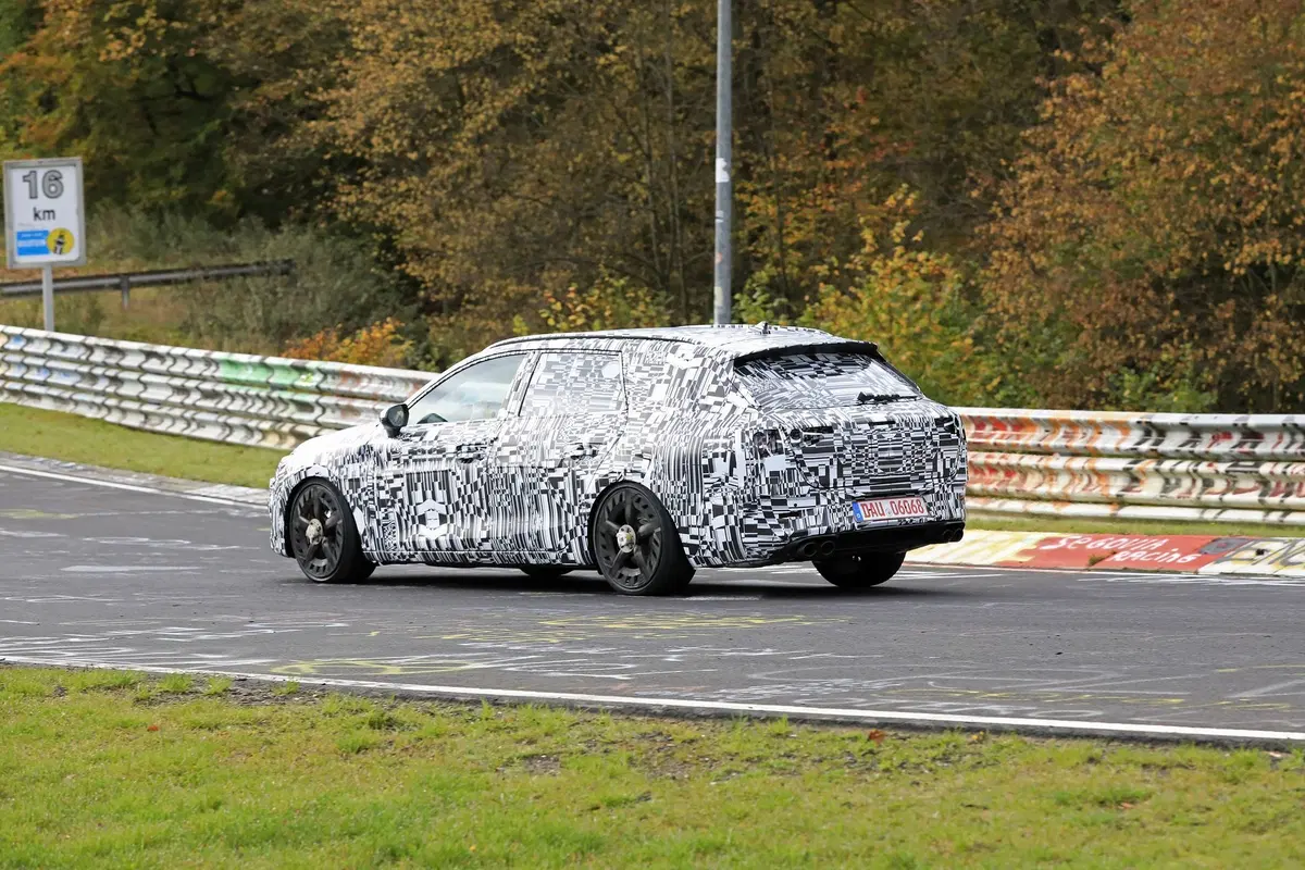 Cupra Leon ST: attesa la station wagon sportiva [Foto spia] (9)