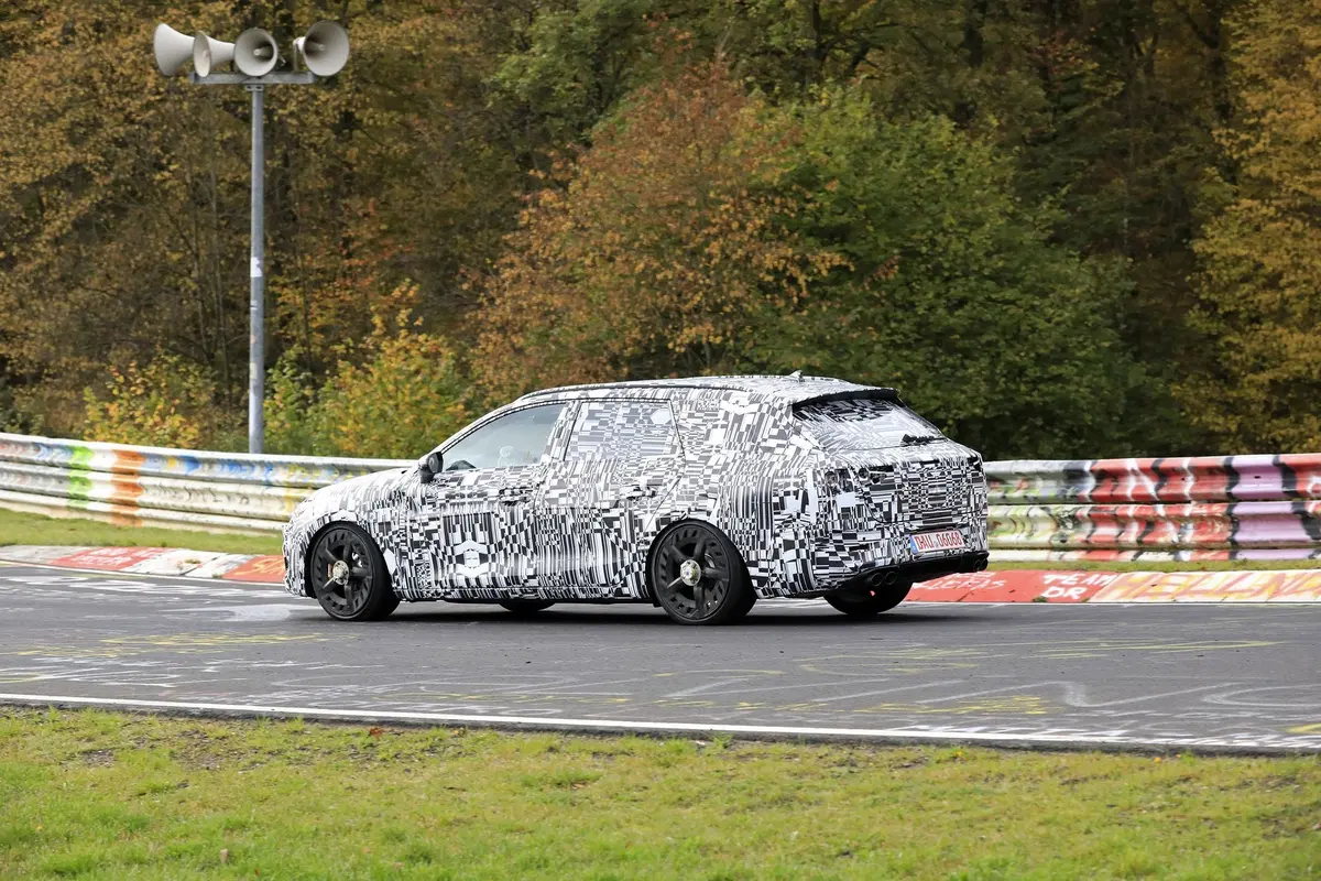 Cupra Leon ST: attesa la station wagon sportiva [Foto spia] (3)