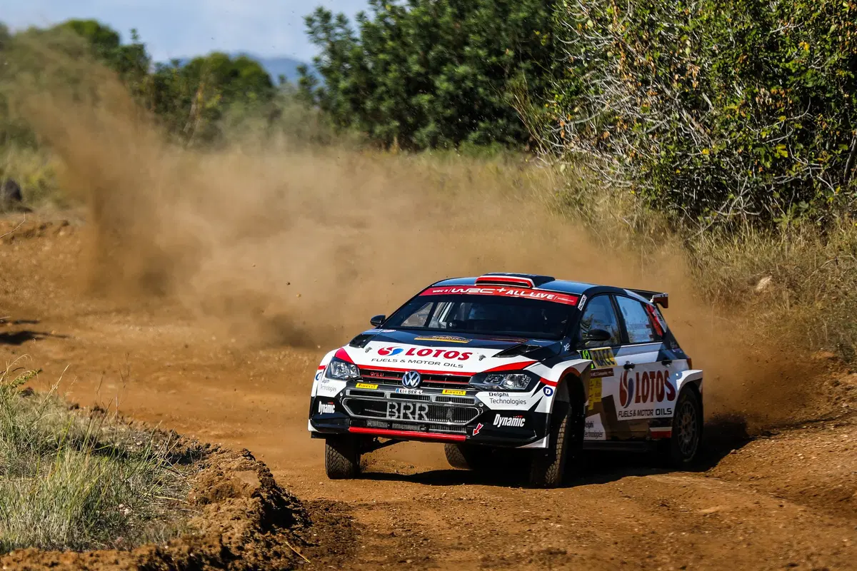 WRC 2019. Spagna Catalunya. Appena partiti. Messaggio Meeke (Toyota) (18)