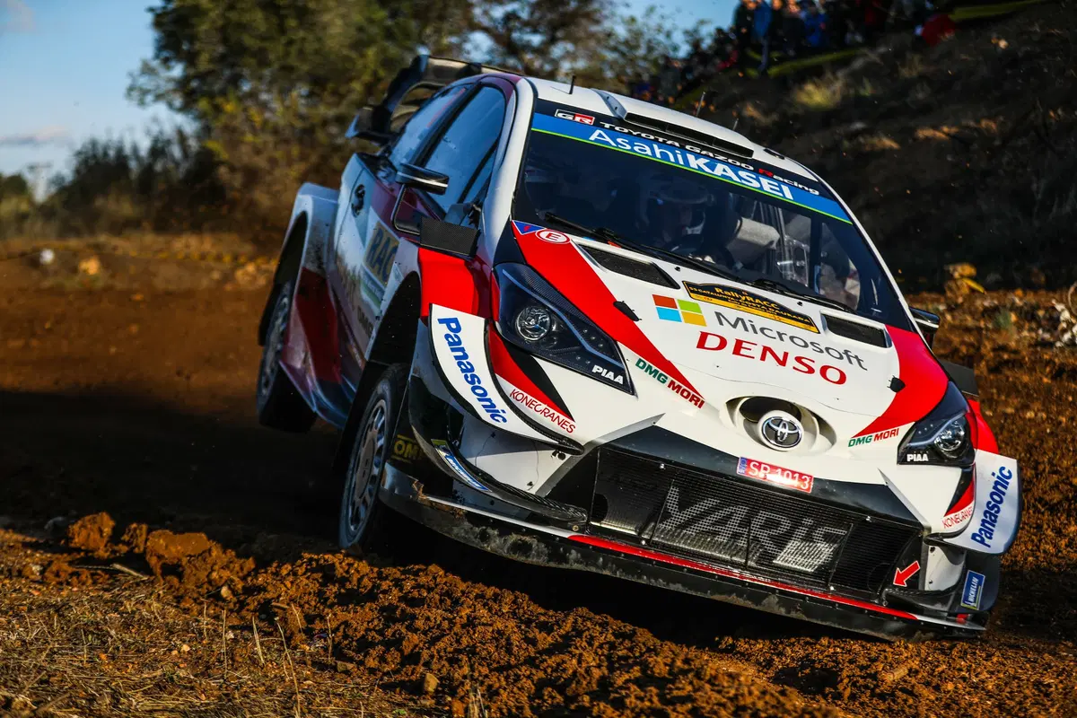 WRC 2019. Spagna Catalunya. Appena partiti. Messaggio Meeke (Toyota) (16)