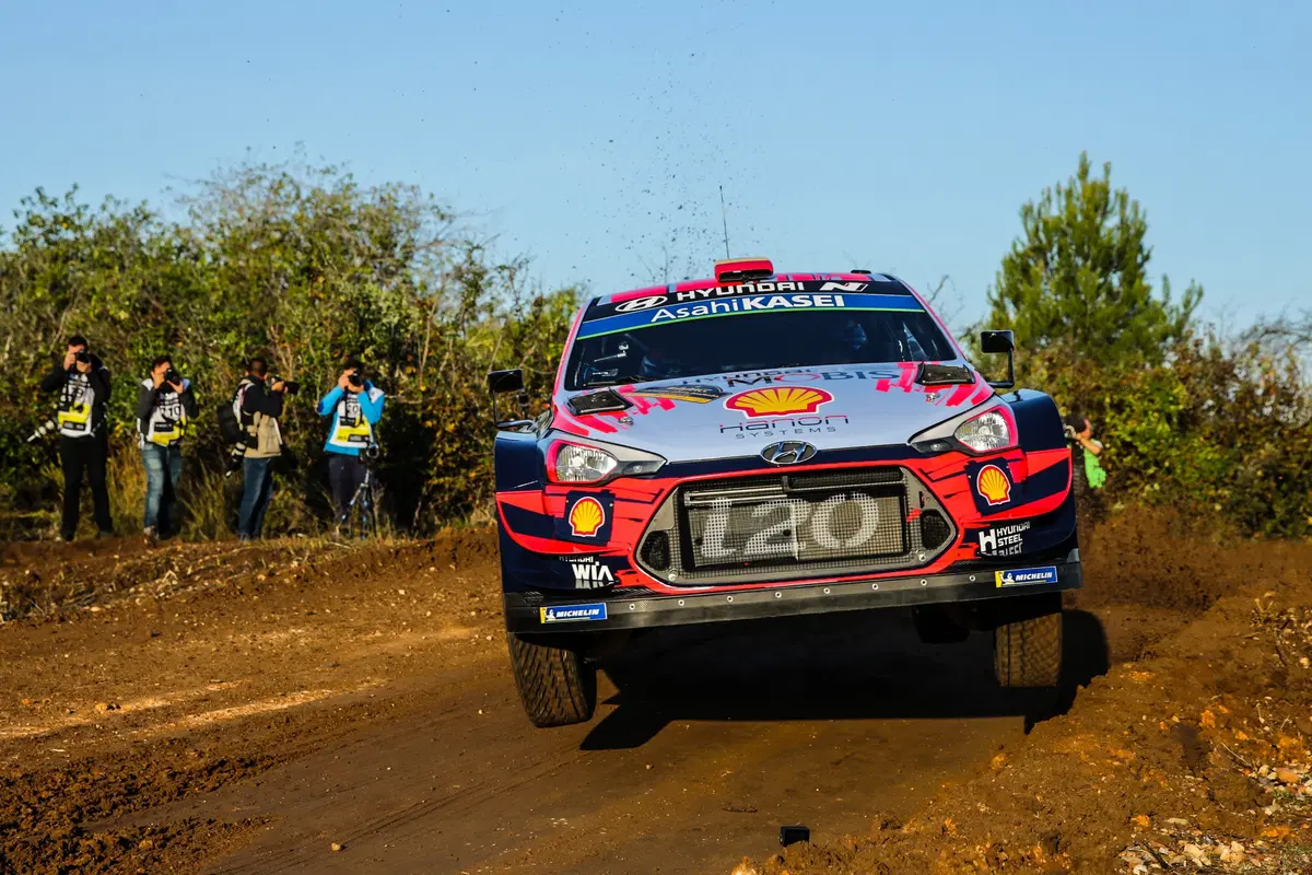 WRC 2019. Spagna Catalunya. Appena partiti. Messaggio Meeke (Toyota) (15)