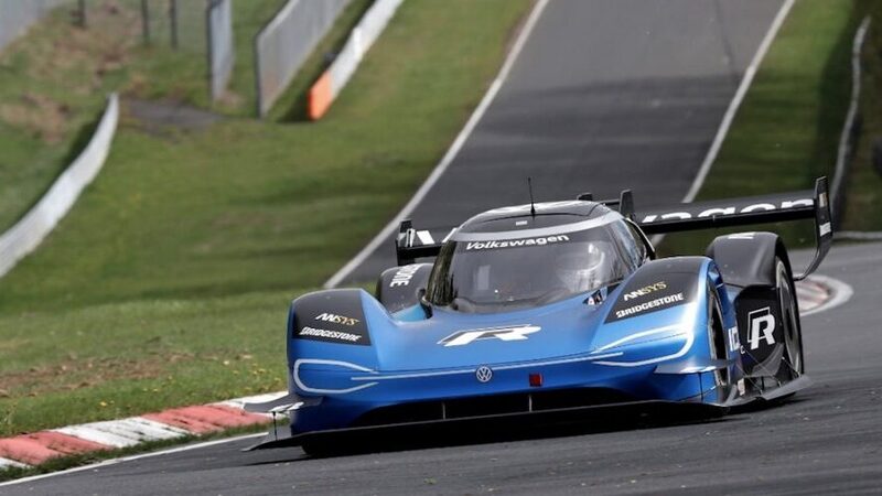 Volkswagen ID R Challenge, Julian Kunze ha battuto il record di Dumas al Nurburgring 