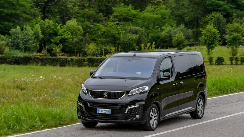 Peugeot Traveller: il cambio EAT8 ora anche sul diesel 120 CV