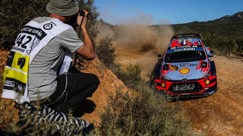 WRC 2019. Spagna Catalunya. 3 Hyundai e Loeb in testa, 3 Toyota in agguato