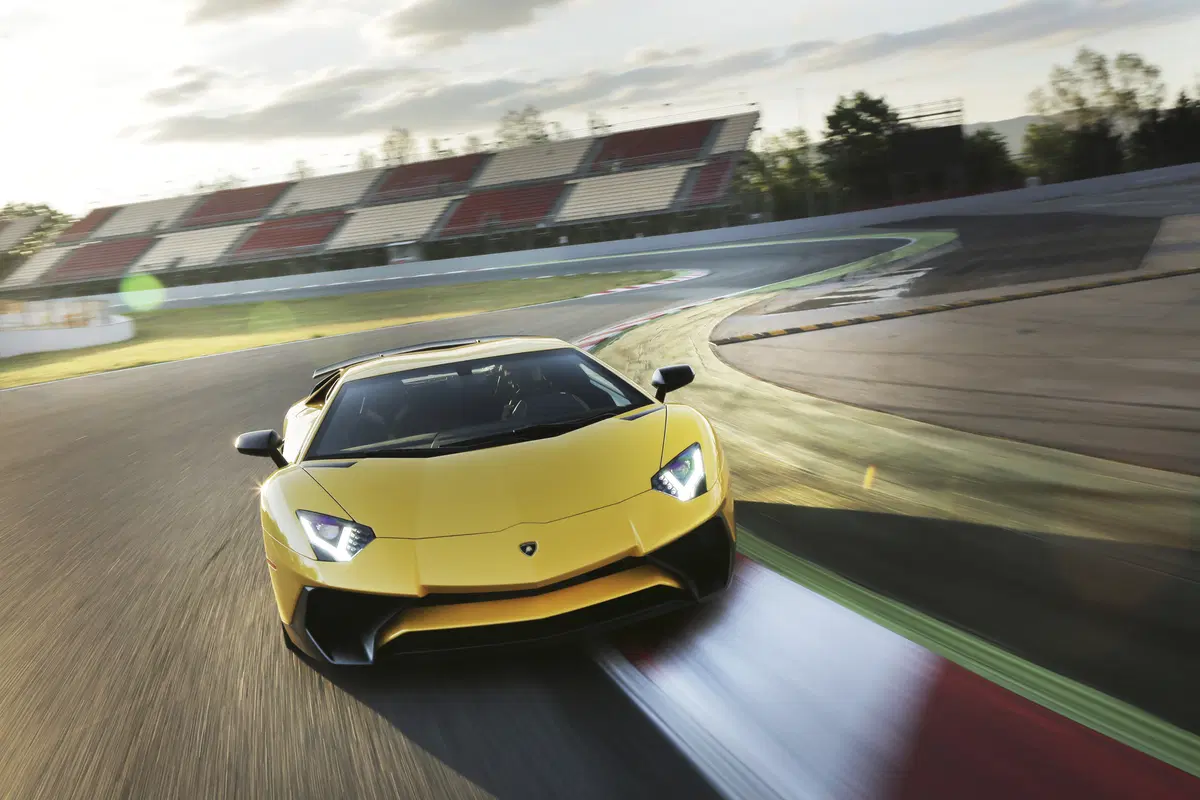 Lamborghini Aventador SV [Video]