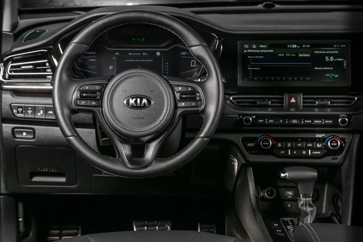 L'auto ibrida che incuriosisce Robert De Niro? Crossover Kia Niro 2019 [Video & Gallery] (8)