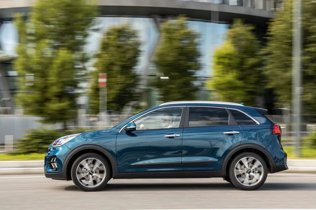 L'auto ibrida che incuriosisce Robert De Niro? Crossover Kia Niro 2019 [Video & Gallery] (5)