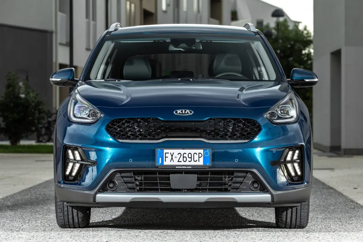 L'auto ibrida che incuriosisce Robert De Niro? Crossover Kia Niro 2019 [Video & Gallery] (4)
