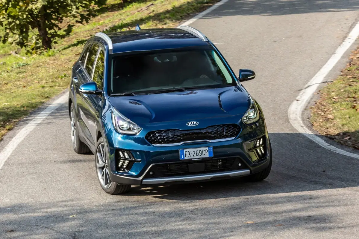 L'auto ibrida che incuriosisce Robert De Niro? Crossover Kia Niro 2019 [Video & Gallery] (7)