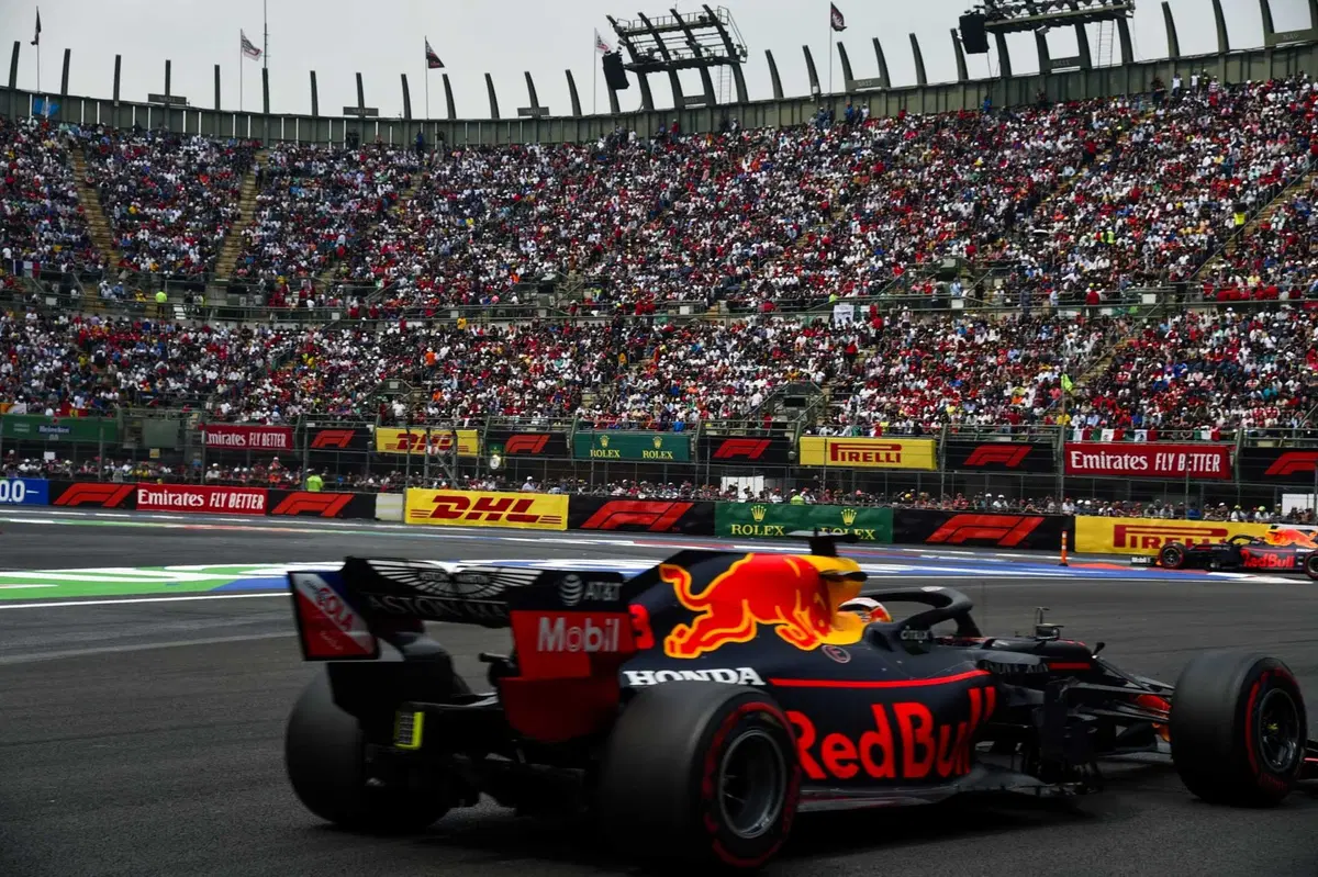F1, GP Messico 2019: la Mercedes fa 100 con Hamilton (54)