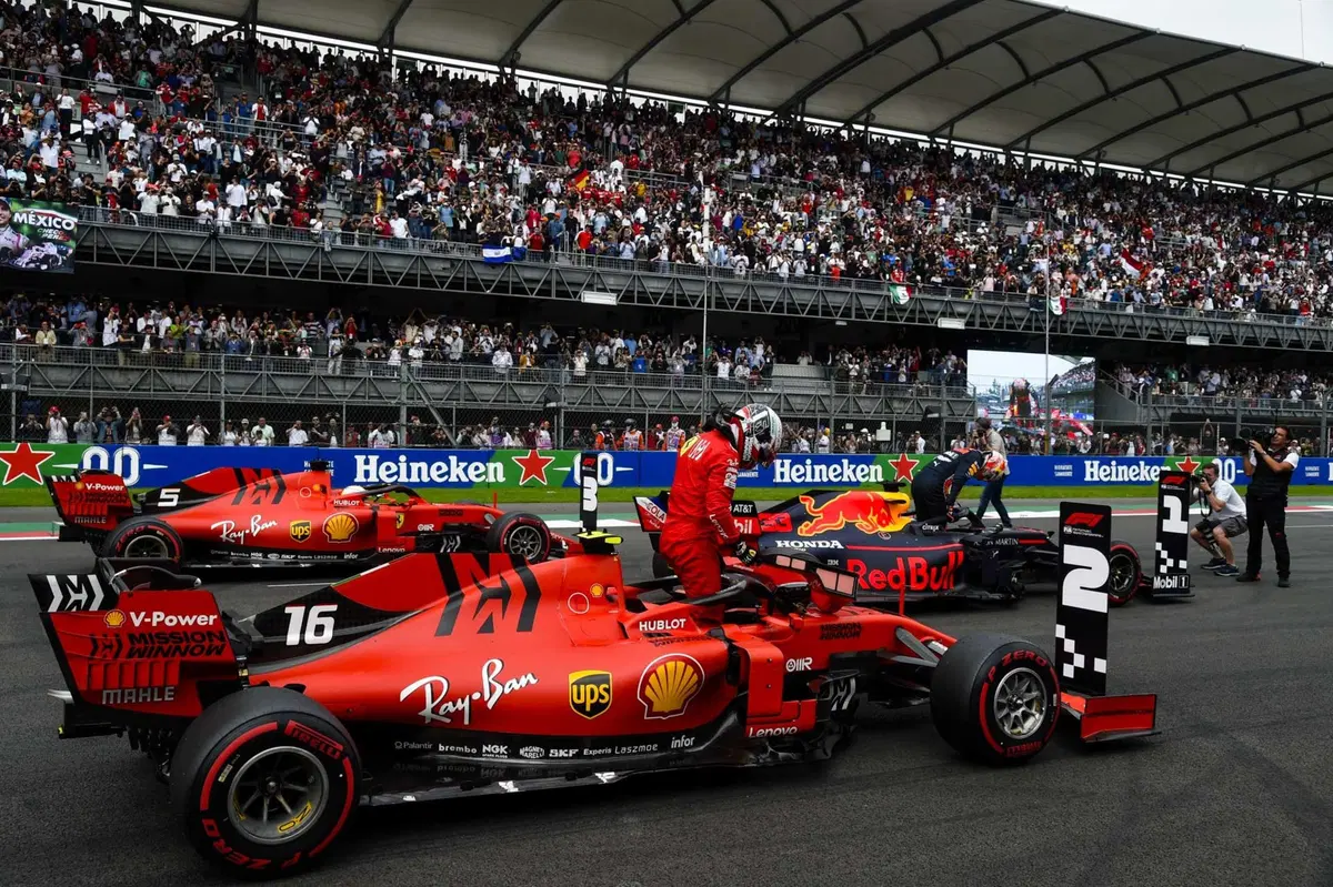 F1, GP Messico 2019: la Mercedes fa 100 con Hamilton (56)