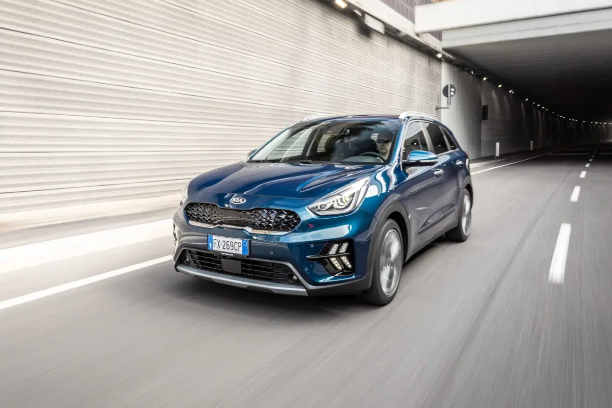 L'auto ibrida che incuriosisce Robert De Niro? Crossover Kia Niro 2019 [Video & Gallery]