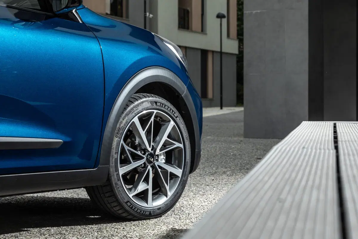L'auto ibrida che incuriosisce Robert De Niro? Crossover Kia Niro 2019 [Video & Gallery] (6)