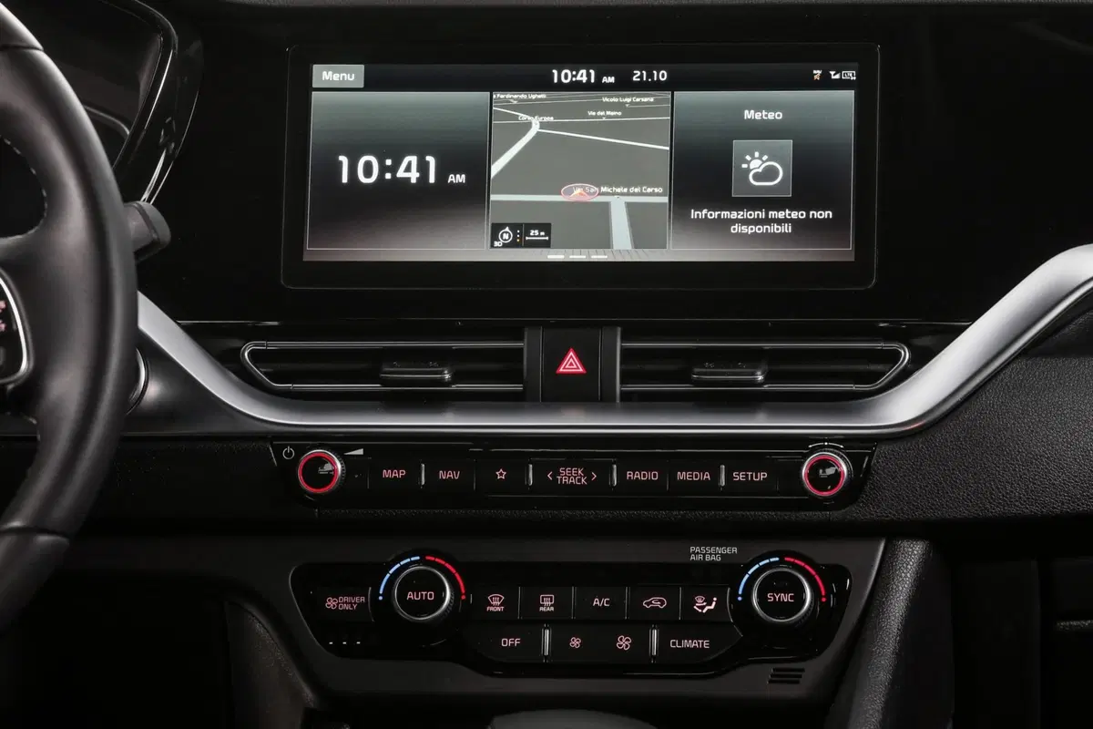 L'auto ibrida che incuriosisce Robert De Niro? Crossover Kia Niro 2019 [Video & Gallery] (9)