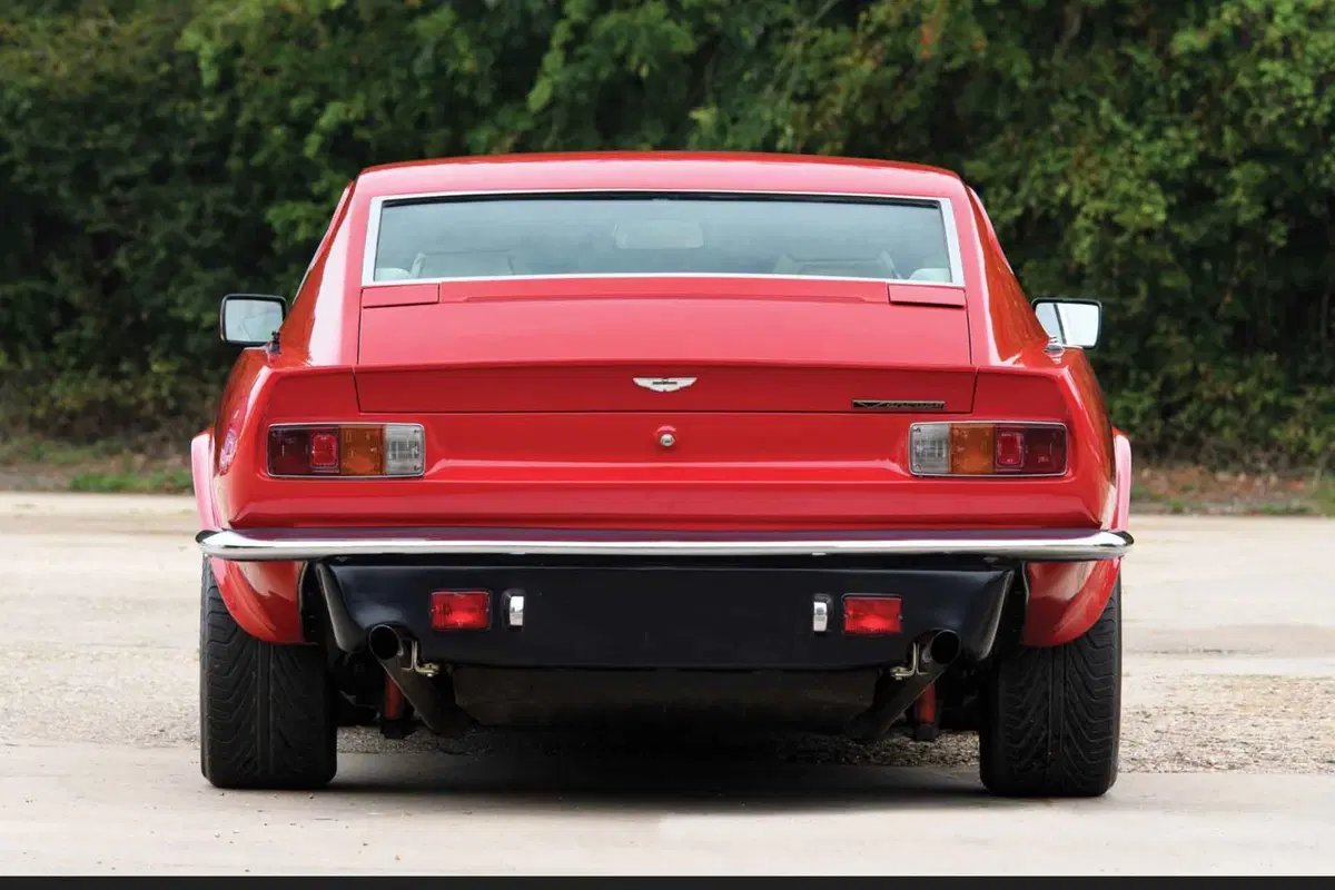 Aston Martin V8 Vantage Volante: all’asta un esemplare del 1988 (3)