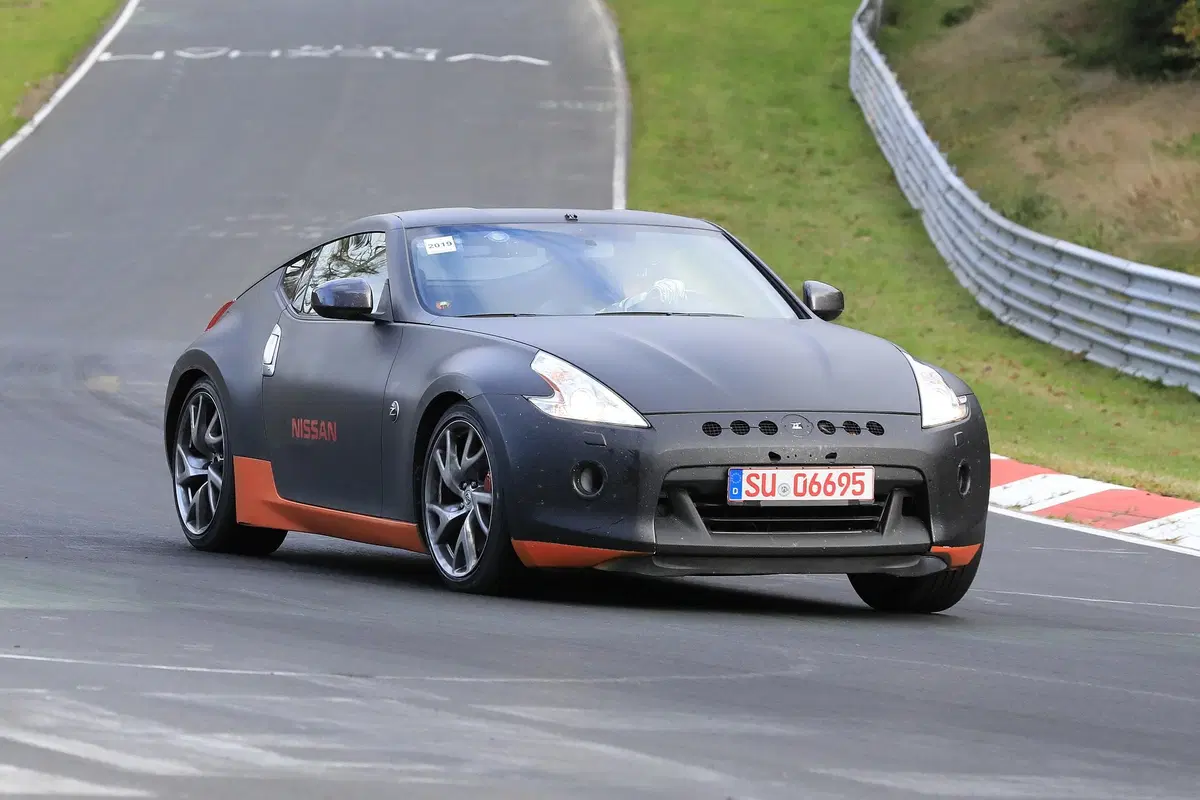 Nissan 370Z: restyling avvistato al Nürburgring [Foto spia] (7)