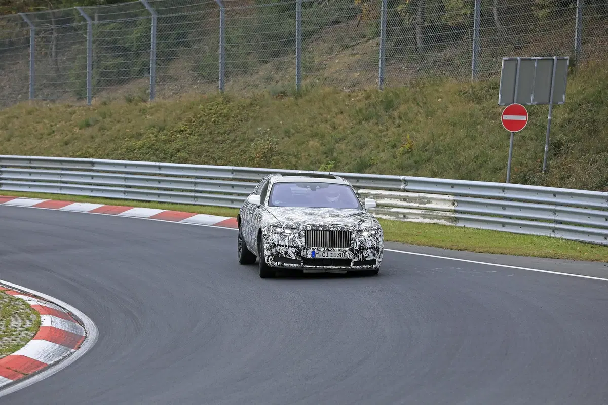 Rolls-Royce Ghost: la nuova generazione al Ring [Foto spia] (6)