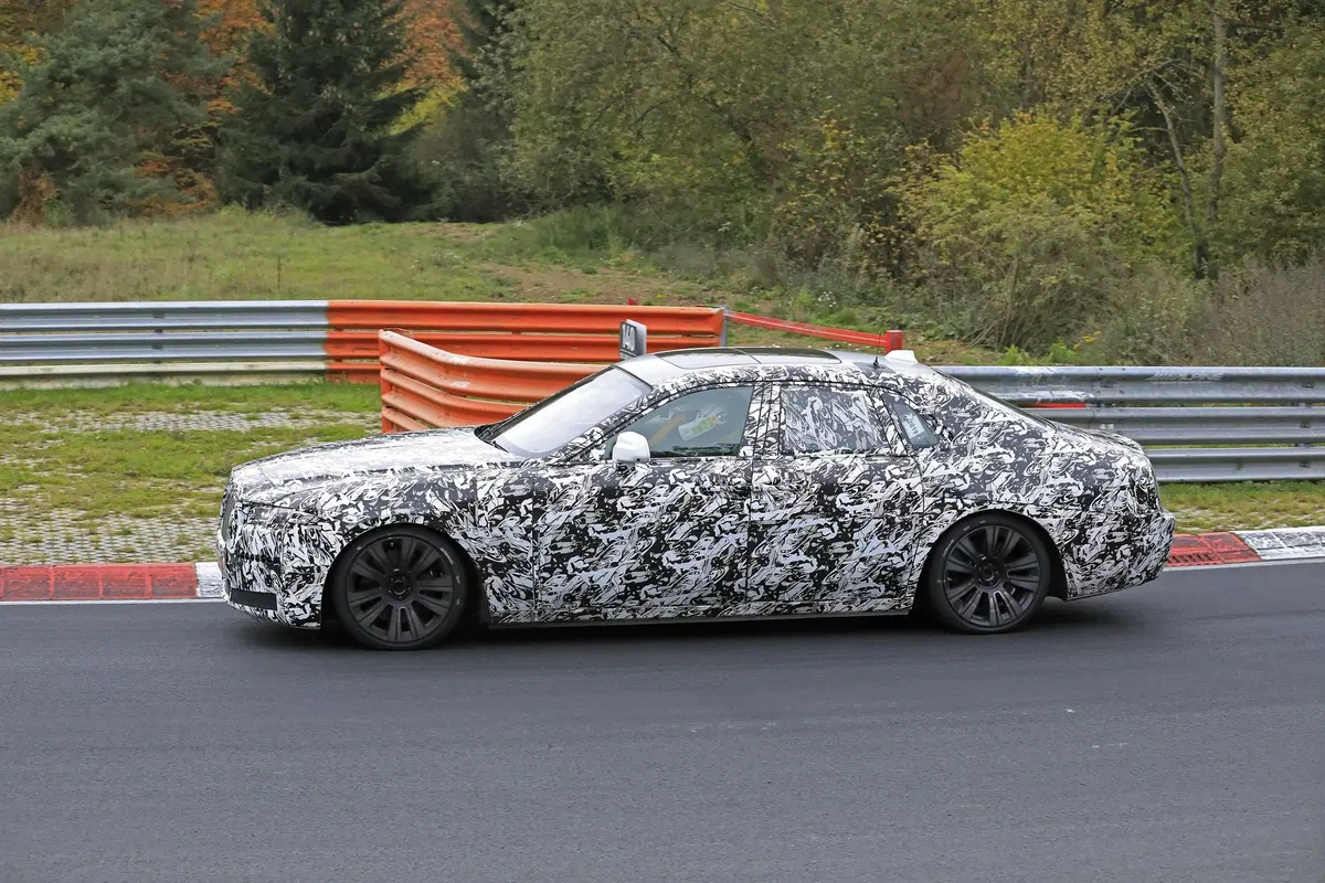 Rolls-Royce Ghost: la nuova generazione al Ring [Foto spia] (2)