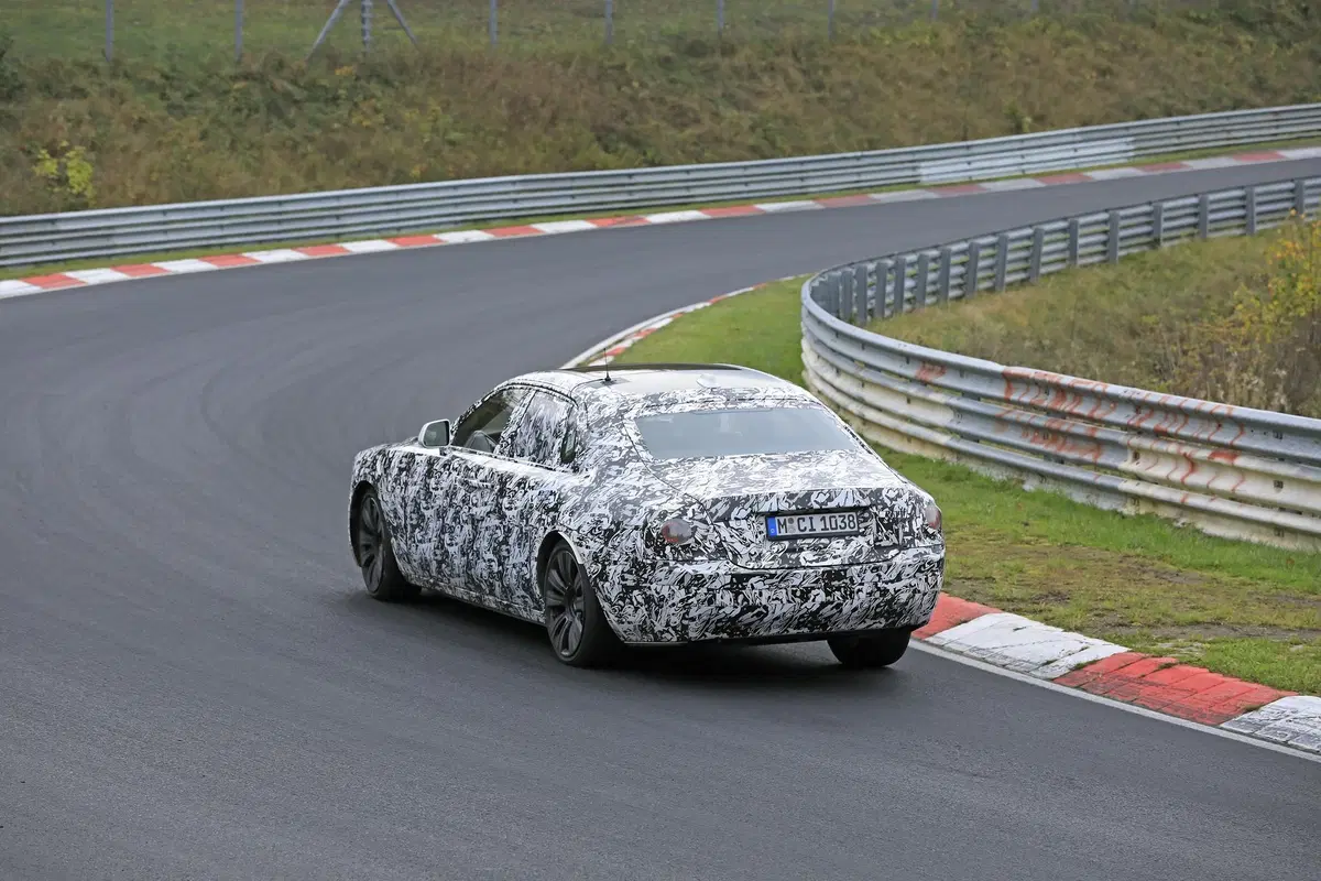 Rolls-Royce Ghost: la nuova generazione al Ring [Foto spia] (7)