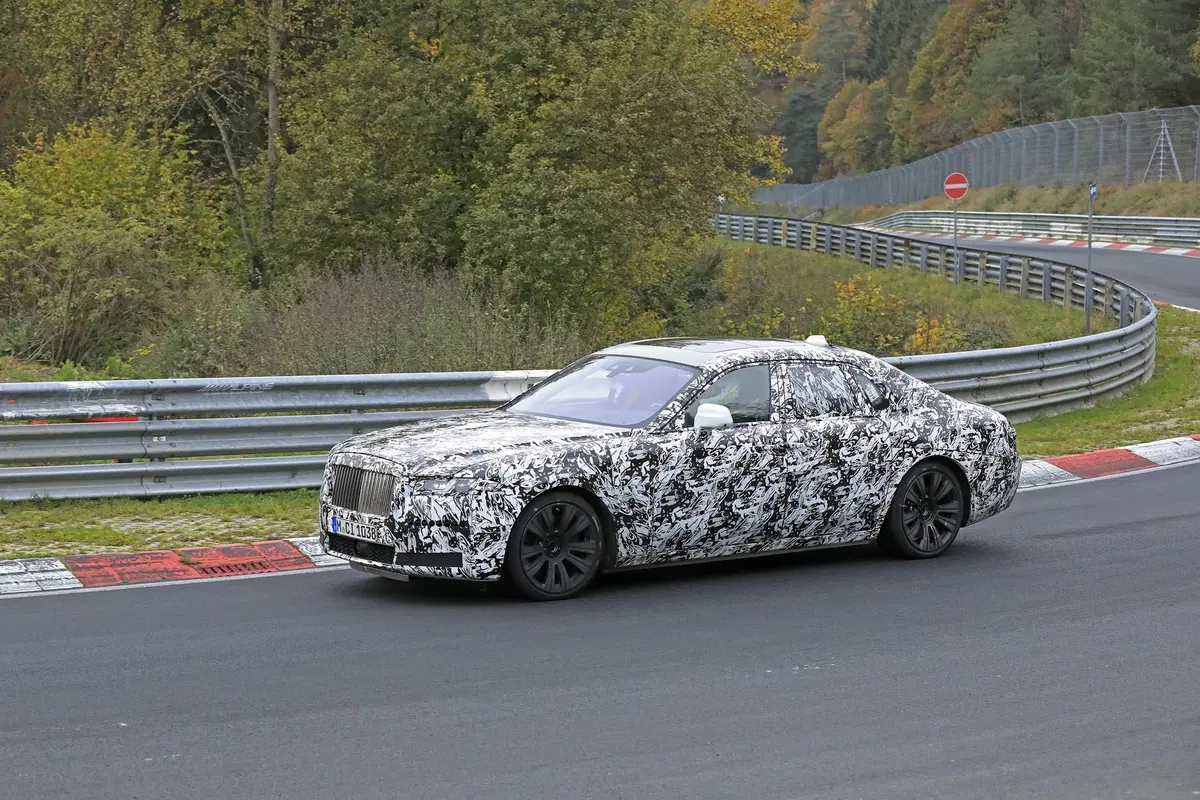 Rolls-Royce Ghost: la nuova generazione al Ring [Foto spia] (4)