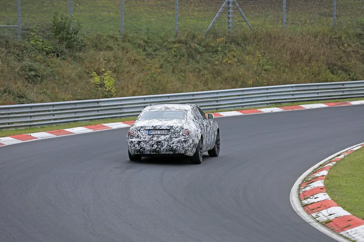 Rolls-Royce Ghost: la nuova generazione al Ring [Foto spia] (9)